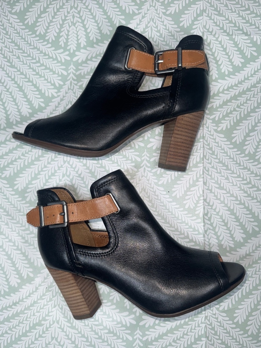 Clarks Artisan Black & Brown Open-Toe Ankle Booties Size 8